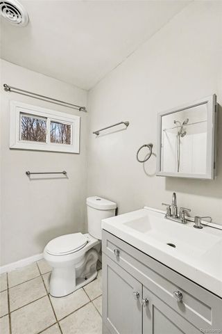 4267 Torrey Road, Flint Charter Township, MI 48507