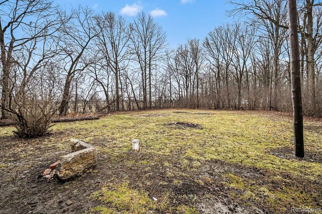 4267 Torrey Road, Flint Charter Township, MI 48507