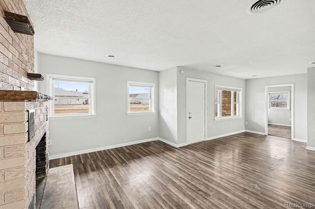 4267 Torrey Road, Flint Charter Township, MI 48507