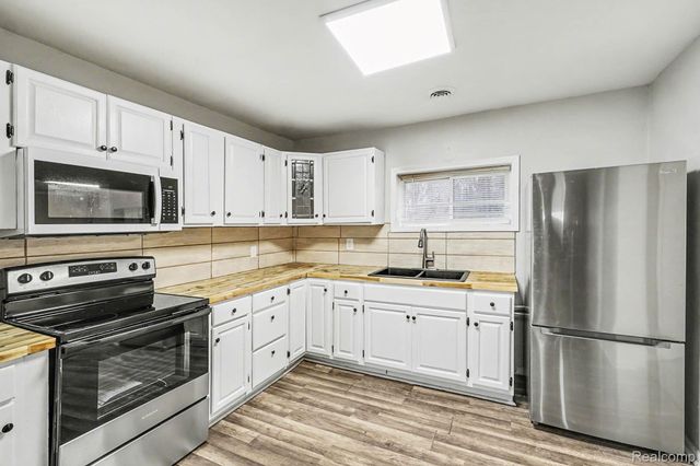 4267 Torrey Road, Flint Charter Township, MI 48507