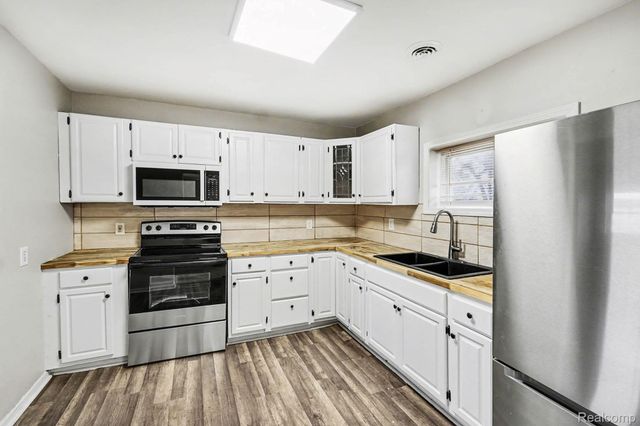 4267 Torrey Road, Flint Charter Township, MI 48507