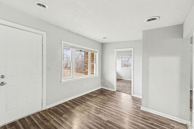 4267 Torrey Road, Flint Charter Township, MI 48507