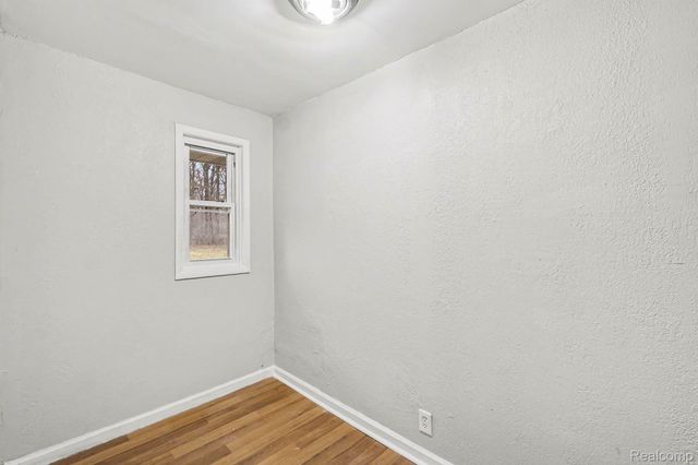 4267 Torrey Road, Flint Charter Township, MI 48507