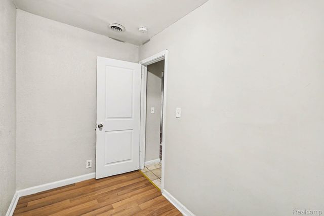 4267 Torrey Road, Flint Charter Township, MI 48507