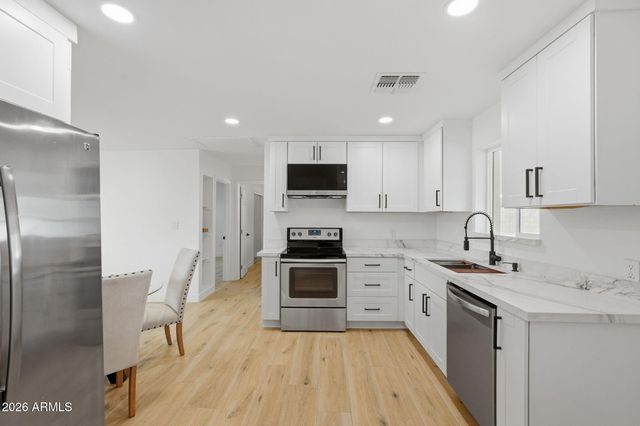 215 S 82ND Way, Mesa, AZ 85208