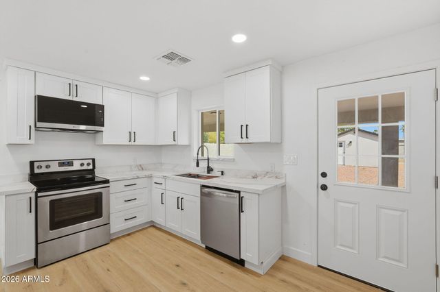 215 S 82ND Way, Mesa, AZ 85208