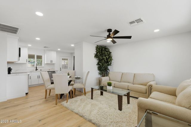 215 S 82ND Way, Mesa, AZ 85208