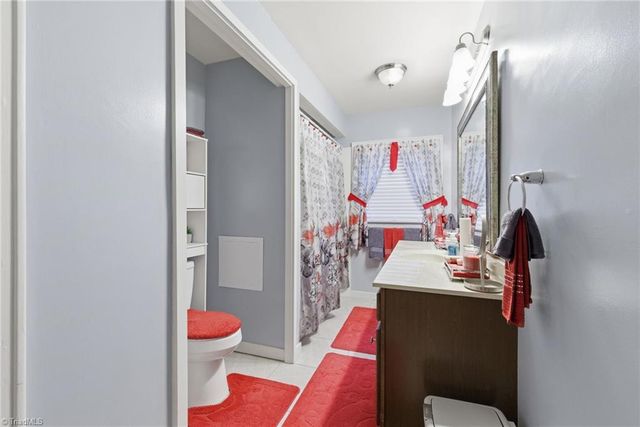 422 Woodsway Drive, Lexington, NC 27292