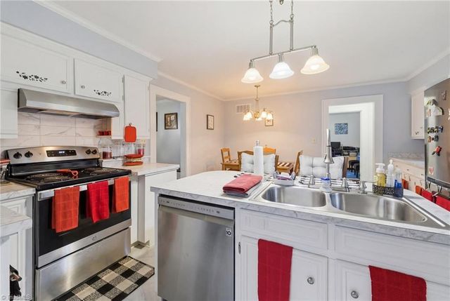 422 Woodsway Drive, Lexington, NC 27292