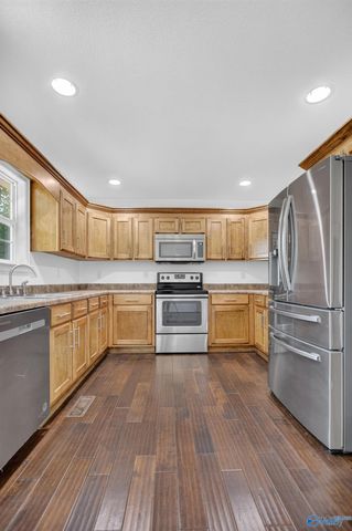 204 Mountain Lake Circle, Rainbow City, AL 35906