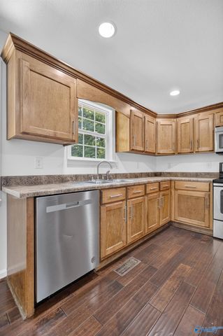 204 Mountain Lake Circle, Rainbow City, AL 35906