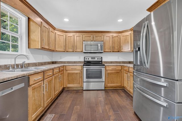 204 Mountain Lake Circle, Rainbow City, AL 35906