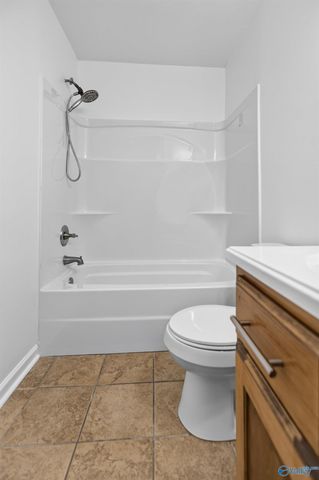 204 Mountain Lake Circle, Rainbow City, AL 35906