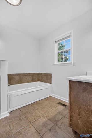 204 Mountain Lake Circle, Rainbow City, AL 35906
