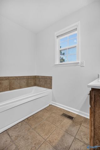 204 Mountain Lake Circle, Rainbow City, AL 35906