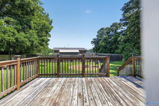 204 Mountain Lake Circle, Rainbow City, AL 35906