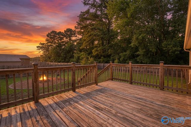 204 Mountain Lake Circle, Rainbow City, AL 35906