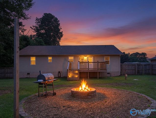 204 Mountain Lake Circle, Rainbow City, AL 35906