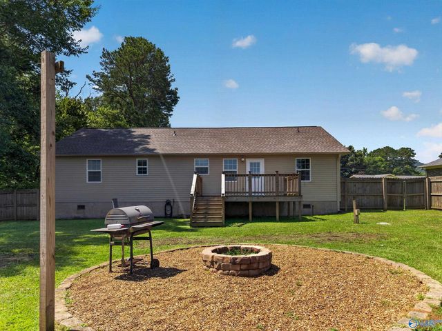 204 Mountain Lake Circle, Rainbow City, AL 35906
