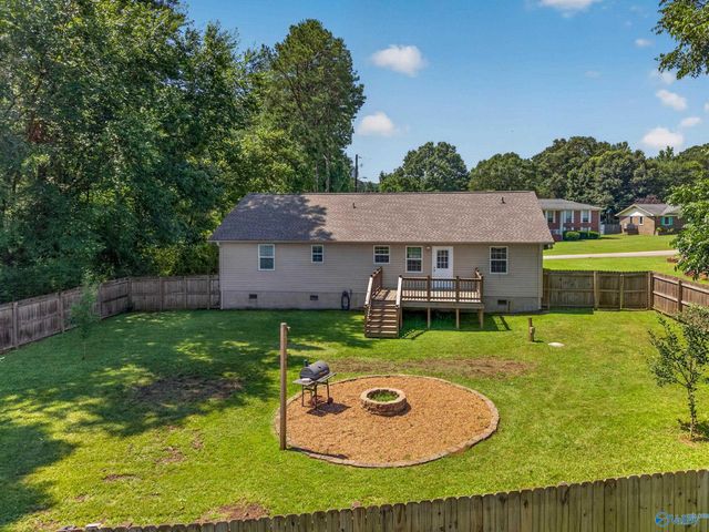 204 Mountain Lake Circle, Rainbow City, AL 35906