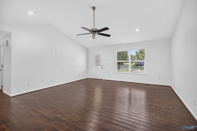 204 Mountain Lake Circle, Rainbow City, AL 35906
