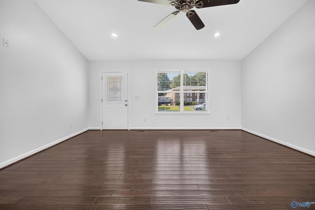 204 Mountain Lake Circle, Rainbow City, AL 35906
