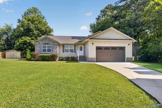 204 Mountain Lake Circle, Rainbow City, AL 35906