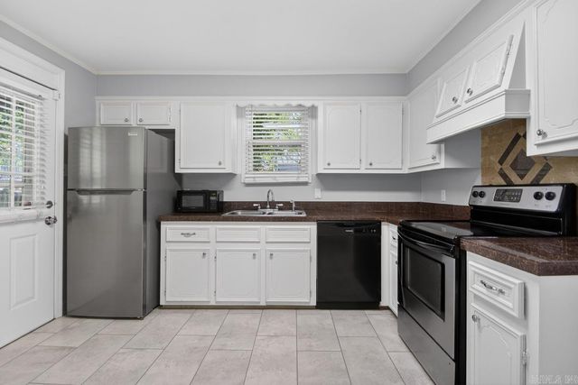 6623 Kavanaugh Place, Little Rock, AR 72207