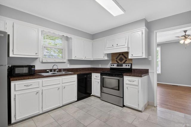 6623 Kavanaugh Place, Little Rock, AR 72207