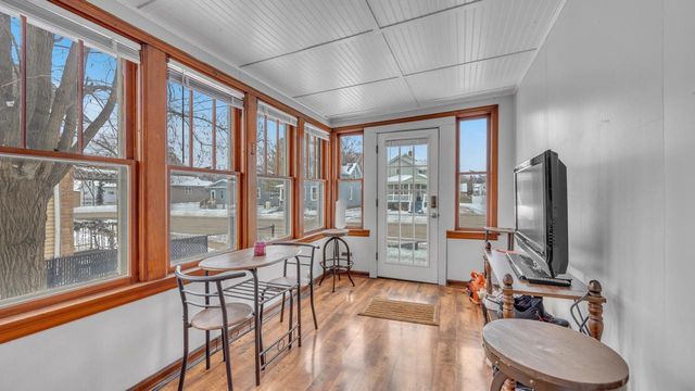 666 W 9th AVENUE, Oshkosh, WI 54902