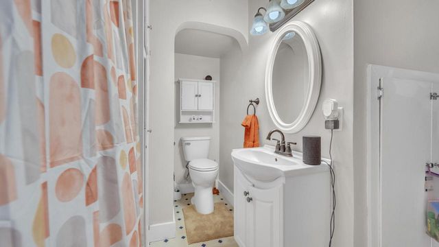 666 W 9th AVENUE, Oshkosh, WI 54902