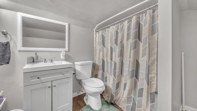 666 W 9th AVENUE, Oshkosh, WI 54902