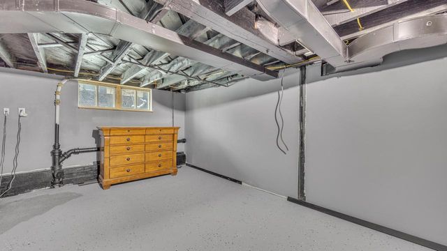 666 W 9th AVENUE, Oshkosh, WI 54902