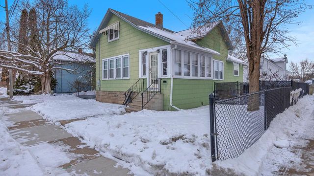 666 W 9th AVENUE, Oshkosh, WI 54902
