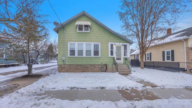 666 W 9th AVENUE, Oshkosh, WI 54902