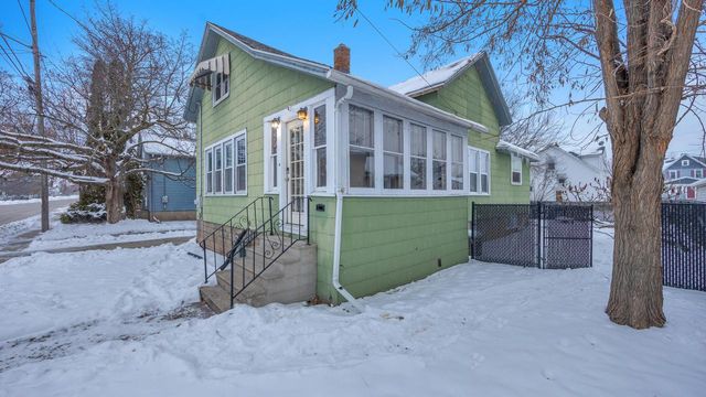 666 W 9th AVENUE, Oshkosh, WI 54902