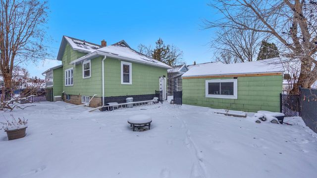 666 W 9th AVENUE, Oshkosh, WI 54902