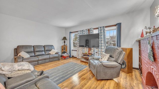 666 W 9th AVENUE, Oshkosh, WI 54902