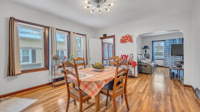 666 W 9th AVENUE, Oshkosh, WI 54902