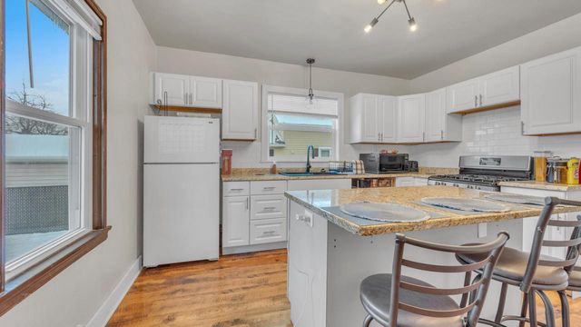 666 W 9th AVENUE, Oshkosh, WI 54902