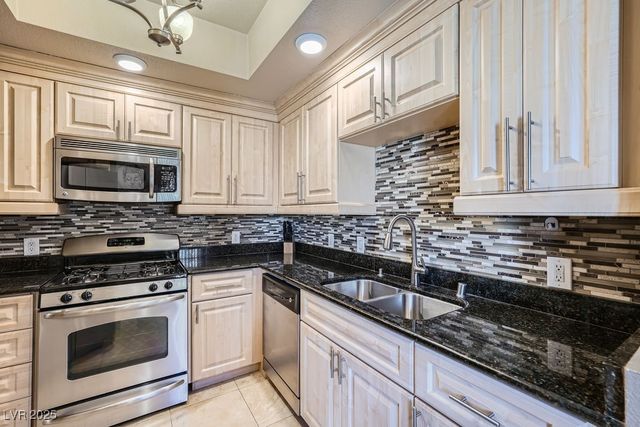 220 East Flamingo Road 402, Las Vegas, NV 89169