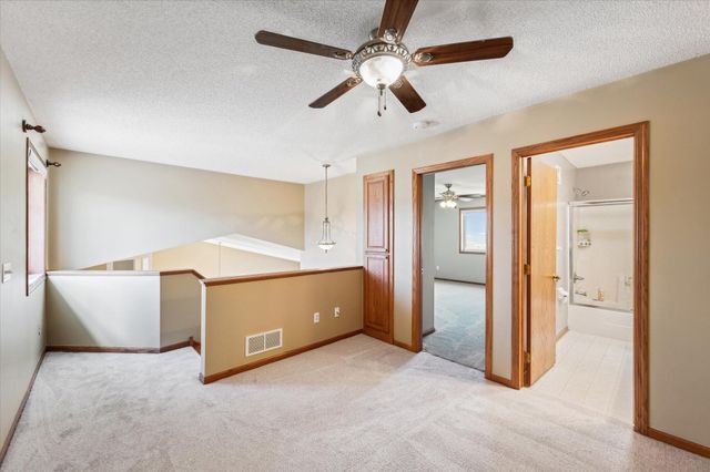 6913 Connelly Circle, Savage, MN 55378