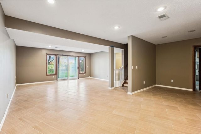 6913 Connelly Circle, Savage, MN 55378