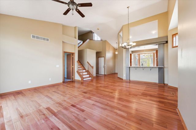 6913 Connelly Circle, Savage, MN 55378