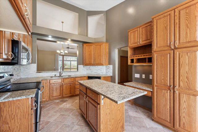 6913 Connelly Circle, Savage, MN 55378