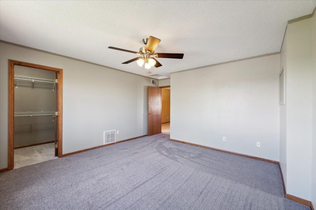 6913 Connelly Circle, Savage, MN 55378