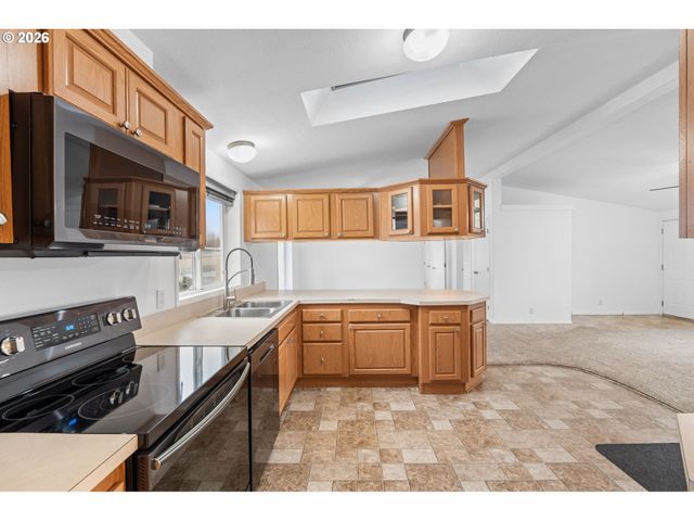 1501 N HAYDEN ISLAND Dr 61C, Portland, OR 97217