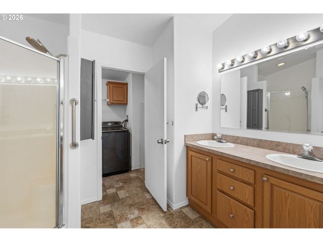 1501 N HAYDEN ISLAND Dr 61C, Portland, OR 97217