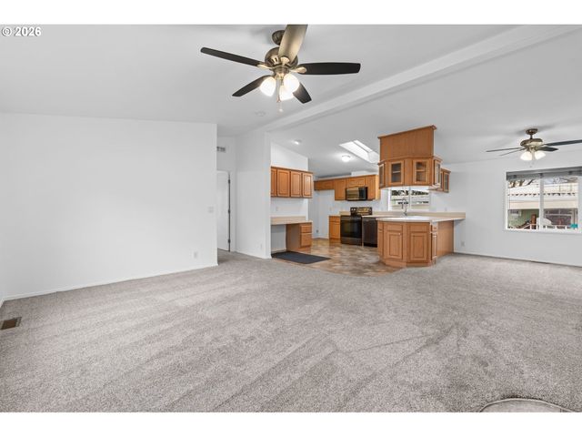 1501 N HAYDEN ISLAND Dr 61C, Portland, OR 97217