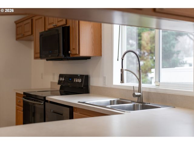 1501 N HAYDEN ISLAND Dr 61C, Portland, OR 97217